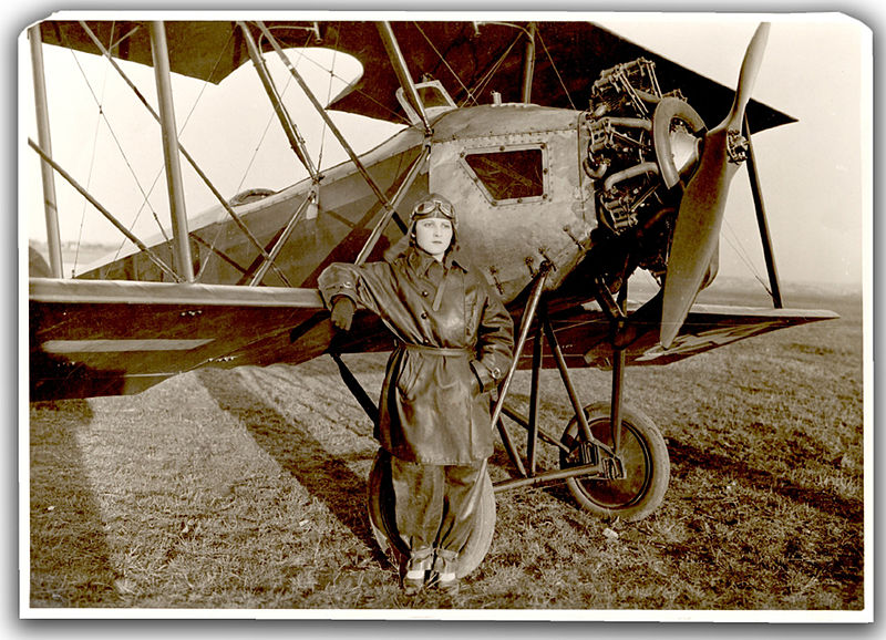 Danica Tomić, prva žena pilot, 1928. godina.jpg Направљено на датум 25. јун 1928.